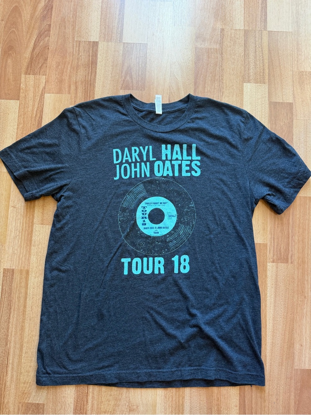 Daryl Hall & John Oates Tour 18 T-shirt Size L